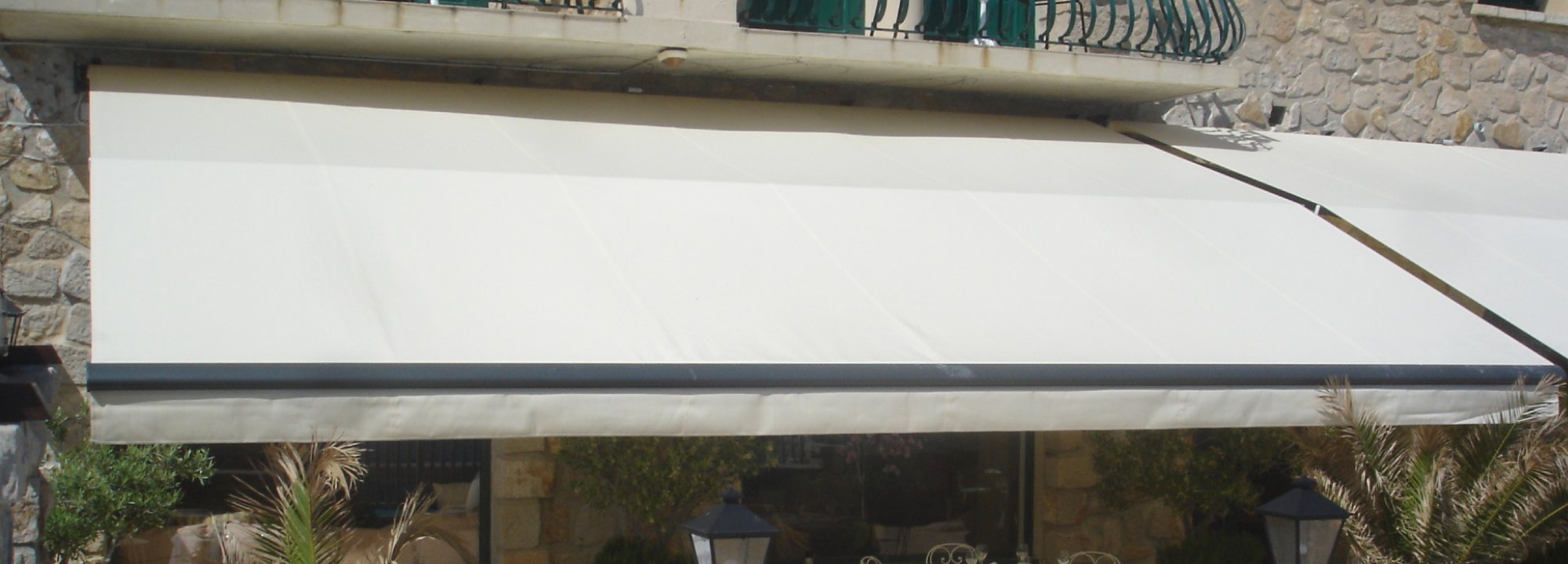 Arm Awnings R60 Levante Top